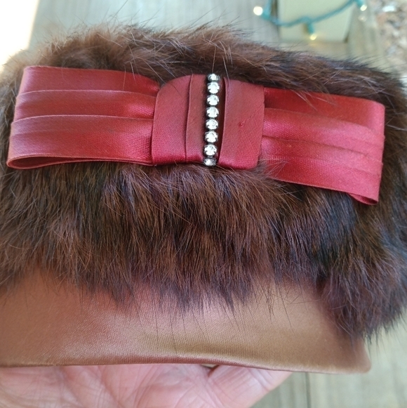 Women's Vintage Faux Fur Pillbox Hat Rhinestones Bow - Picture 2 of 5